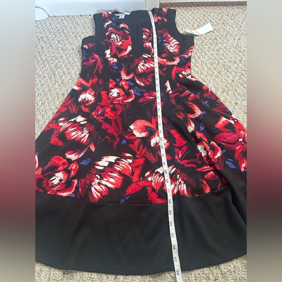 Maggy London Black and Red Plunge Neckline Sheath Dress size 10 New with tag - Picture 7 of 8